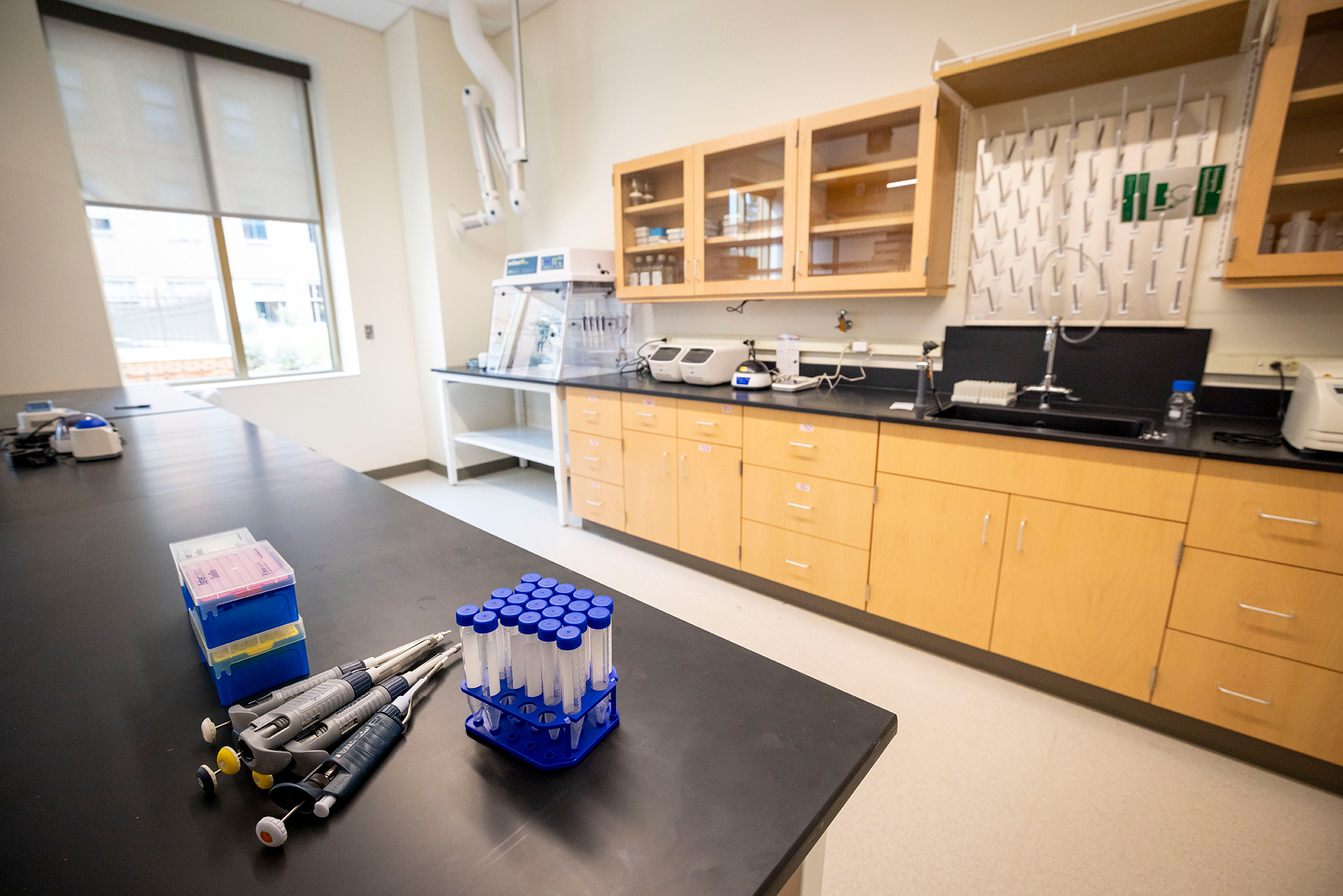 Applied Science's TIDAL Lab in the new Integrated Science Center 4 (Photo by Tim Sofranko)