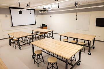 A new teaching lab in Integrated Science Center 4 (Photo by Tim Sofranko)